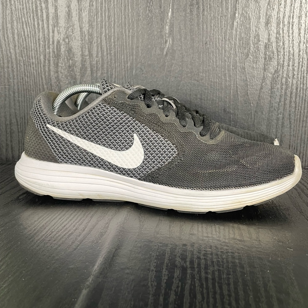 Nike REVOLUTION 3 Men’s size 10